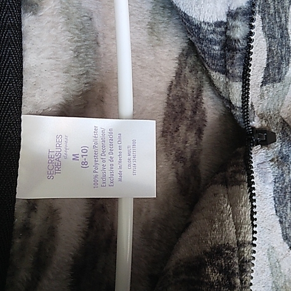 Camo half zip pullover NWOT medium - Picture 2 of 3